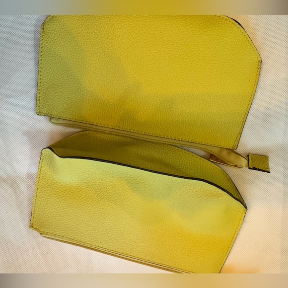 Estee Lauder Gold Tag on Yellow Accent - Picture 1 of 7